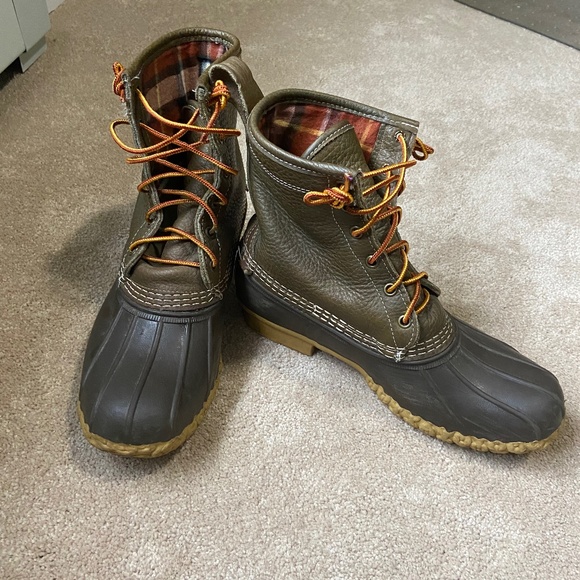 L.L. Bean Shoes - LL Bean Boots 8” flannel lined woman’s size 9 Olive green and brown